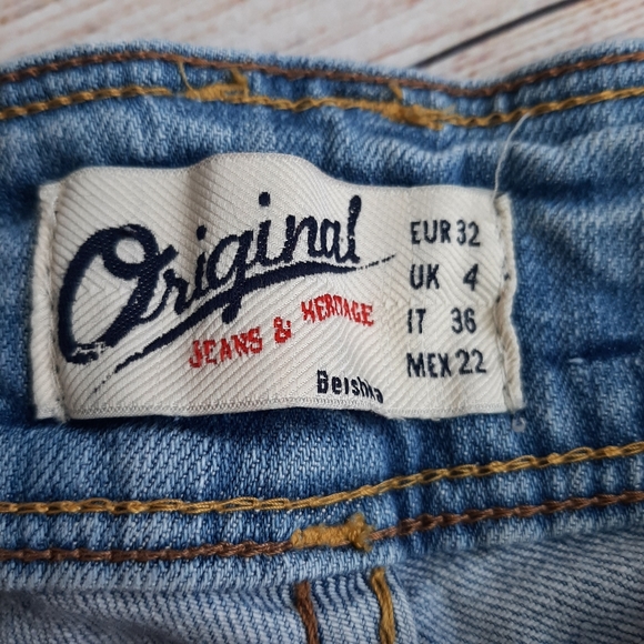 Bershka skinny Cut off Jean shorts medium wash 26 / 4 - Picture 3 of 7